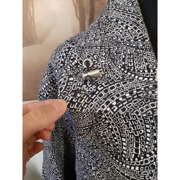 Weekends By Chico's Blue Top with pockets High Collar Size 2 Casual Classic - Picture 3 of 12